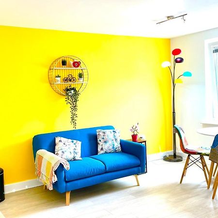 Modern Townhouse, Sleeps 4 With Parking Apartment Wakefield Ngoại thất bức ảnh