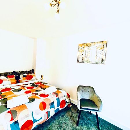 Modern Townhouse, Sleeps 4 With Parking Apartment Wakefield Ngoại thất bức ảnh