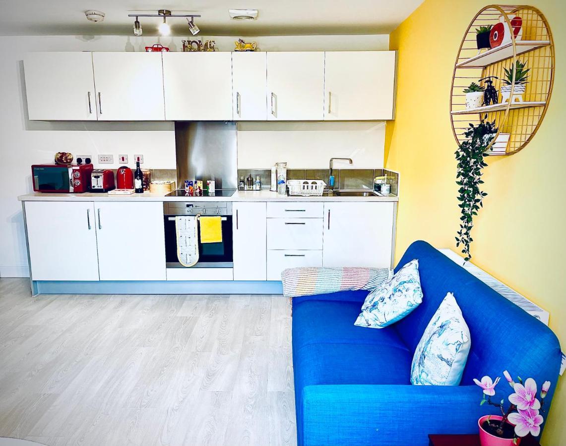 Modern Townhouse, Sleeps 4 With Parking Apartment Wakefield Ngoại thất bức ảnh