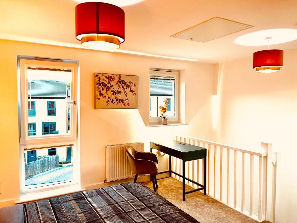 Modern Townhouse, Sleeps 4 With Parking Apartment Wakefield Ngoại thất bức ảnh