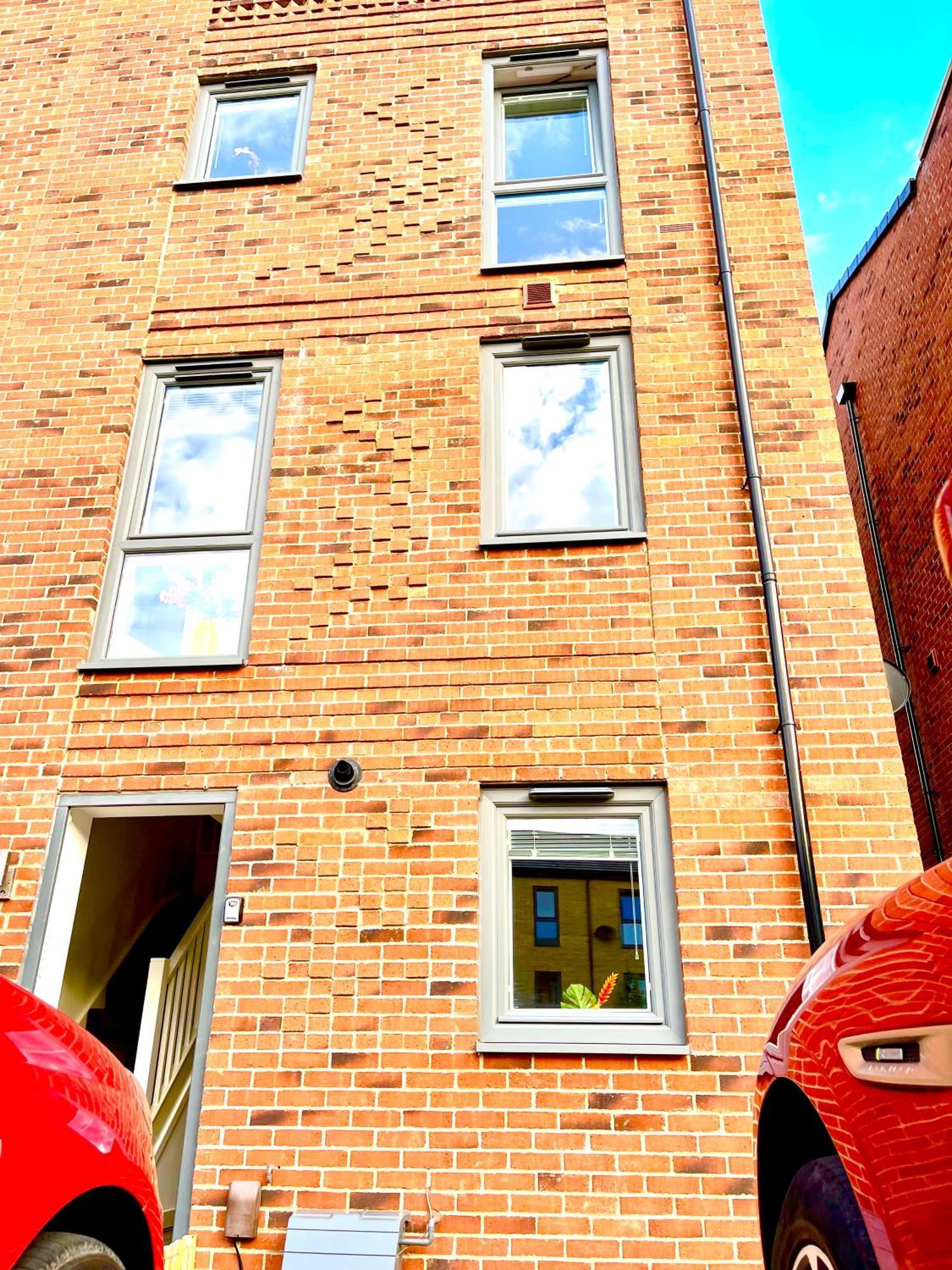 Modern Townhouse, Sleeps 4 With Parking Apartment Wakefield Ngoại thất bức ảnh